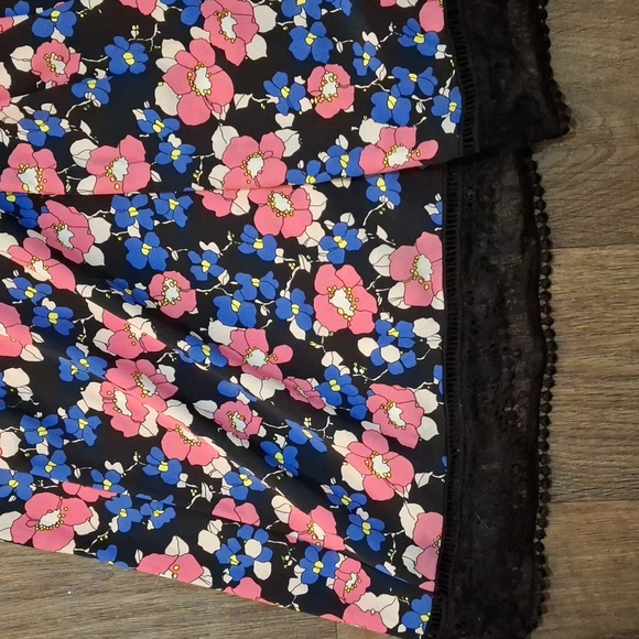Topshop Floral Mini Dress with Black Lace Trim. - Picture 3 of 7